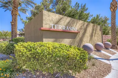 6630 FLAMINIAN LN Lane 204 Entrance Foyer