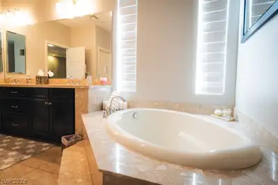 4247 Abernethy Forest Place, Las Vegas, NV 89141 Primary Bathroom