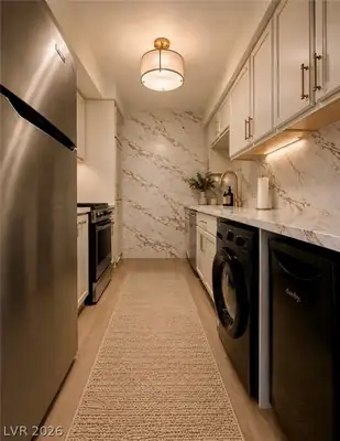 698 Oakmont Avenue 1310 Kitchen