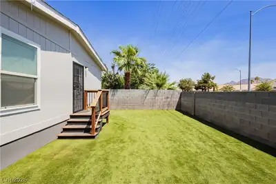 3666 Lost Hills Drive, Las Vegas, NV 89122 Yard