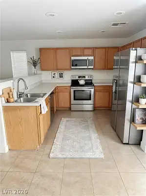 2143 Tierra Del Verde Street, Las Vegas, NV 89156 Kitchen