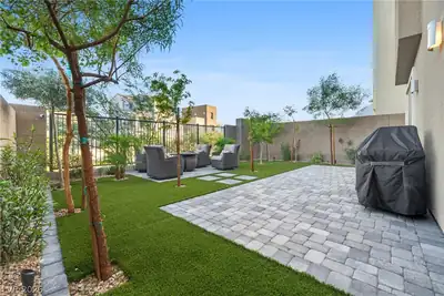 11701 Gentle Birdsong Avenue, Las Vegas, NV 89138 Yard