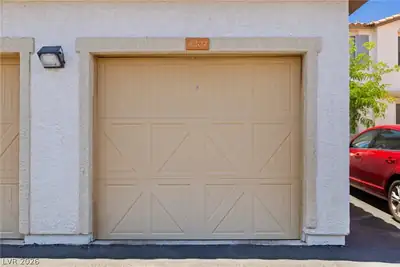 50 Aura De Blanco Street 4201 Garage