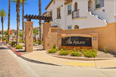 50 Aura De Blanco Street 4201 Front of Structure
