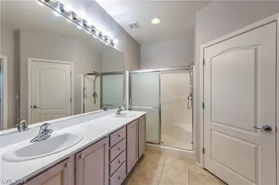 7721 Lily Trotter Street, North Las Vegas, NV 89084 Primary Bathroom