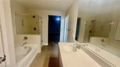 154 La Padania Avenue, Las Vegas, NV 89183 Primary Bathroom