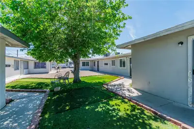 2508 East Mesquite Avenue Yard