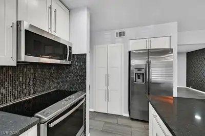 692 Tam O Shanter, Las Vegas, NV 89109 Kitchen