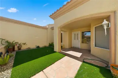 9837 Villa Ridge Drive, Las Vegas, NV 89134 Courtyard
