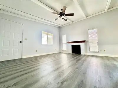 4736 Obannon Drive D Living Room
