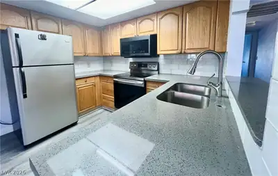 4736 Obannon Drive D Kitchen