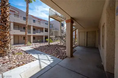 2076 Mesquite Lane 102 Courtyard