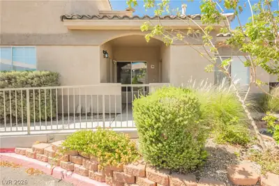 1401 North Michael Way 118 Entry
