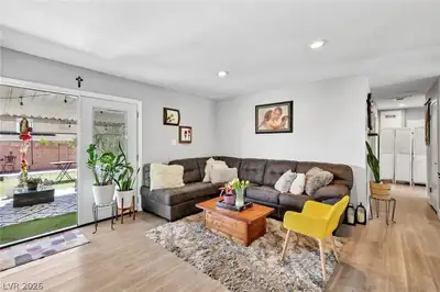1528 Saylor Way Living Room