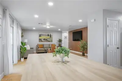 6990 West Richmar Avenue Dining Area
