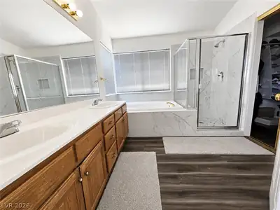 940 Cedarcliff Avenue Primary Bathroom