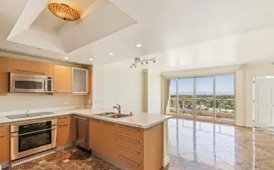 322 Karen Avenue 903, Las Vegas, NV 89109 Kitchen