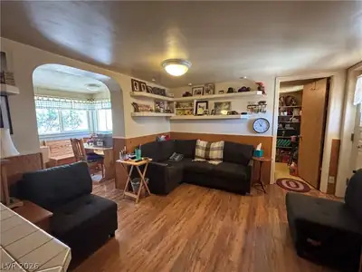 3487 North 151st Street Living Room
