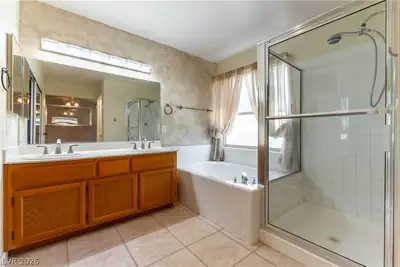 1020 Grey Hollow Avenue, North Las Vegas, NV 89031 Primary Bathroom