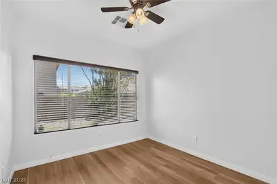 8521 Gold Flash Avenue Bedroom