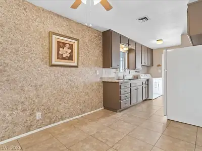310 Greenbriar Townhouse Way, Las Vegas, NV 89121 Kitchen