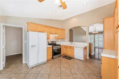 1811 Night Shadow Avenue, North Las Vegas, NV 89031 Kitchen