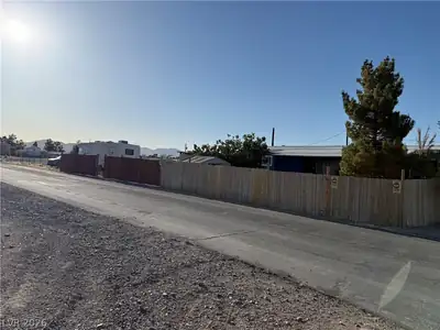 975 Sky Road, Indian Springs, NV 89018 Yard