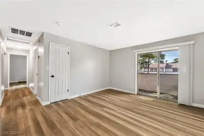 5264 Child Court 90 Living Room
