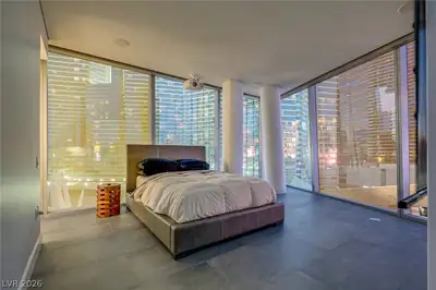 3726 Las Vegas Boulevard 902 Bedroom