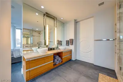 3726 Las Vegas Boulevard 902 Bathroom