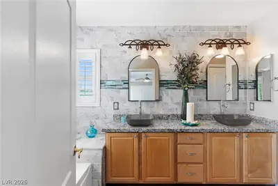 708 Vortex Avenue, Henderson, NV 89002 Primary Bathroom