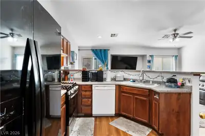 4627 Gleaming Meadows Street, North Las Vegas, NV 89031 Kitchen