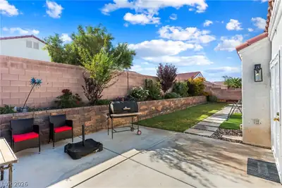 4627 Gleaming Meadows Street, North Las Vegas, NV 89031 Yard