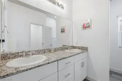4705 Blaise Avenue 102 Primary Bathroom