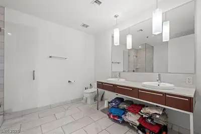 4471 Dean Martin Drive 505 Primary Bathroom