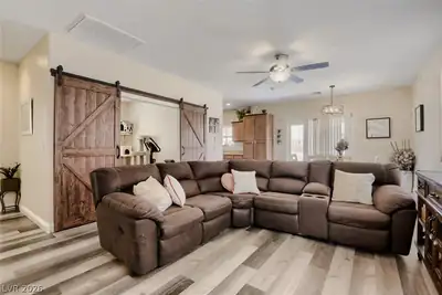 6922 Majestic Palm Drive, Las Vegas, NV 89122 Living Room