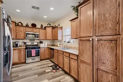 6922 Majestic Palm Drive, Las Vegas, NV 89122 Kitchen