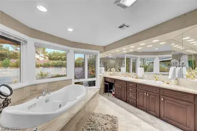 7258 Loma Alta Circle 0 Primary Bathroom