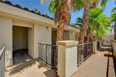 7147 Durango 308 Entrance Foyer