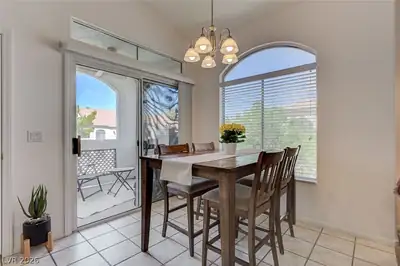 700 Carnegie Street 1722 Dining Area