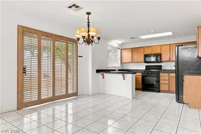 10625 AMBLEWOOD Avenue na Dining Area