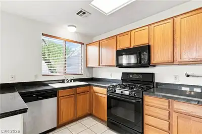 10625 AMBLEWOOD Avenue na Kitchen
