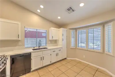 2007 GLISTENING SANDS Drive, Las Vegas, NV 89119 Kitchen