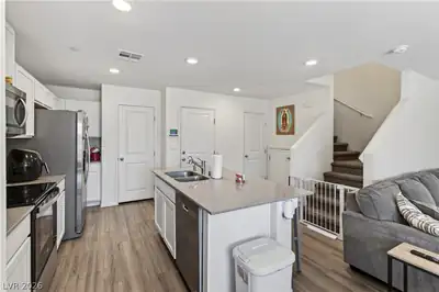 6089 Lily Garden Street, North Las Vegas, NV 89081 Kitchen
