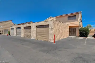 5198 Garden Lane D Garage