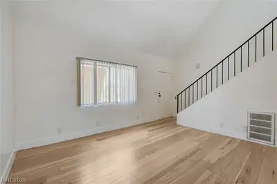 5198 Garden Lane D Living Room