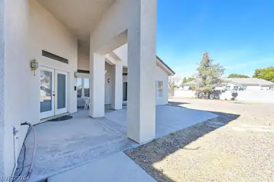 6120 Farm Rd Patio