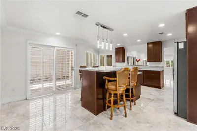 2400 Plaza Del Grande, Las Vegas, NV 89102 Kitchen