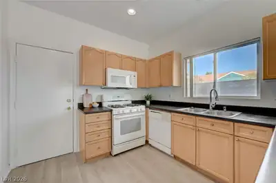 8403 Opulent Avenue Kitchen