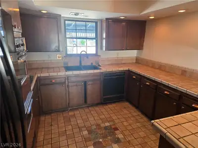 3000 Gilmary Avenue, Las Vegas, NV 89102 Kitchen
